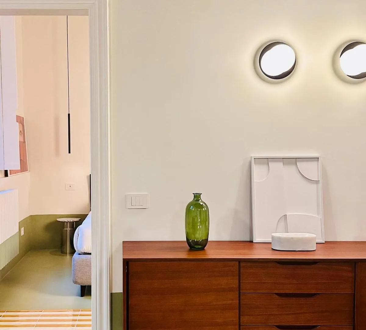 Vetra Stays Luxury Apartment contacts